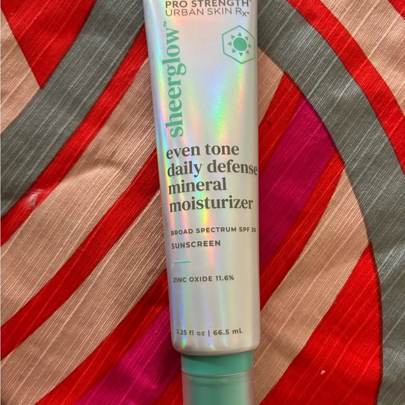 Sheerglow Even Tone Daily Defense Mineral Moisturizer - White - Picture 1 of 2